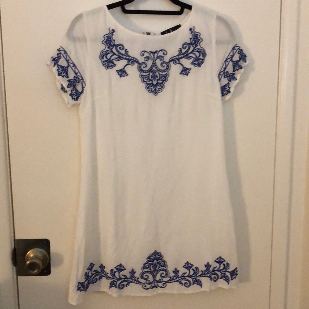 Lulu’s white dress